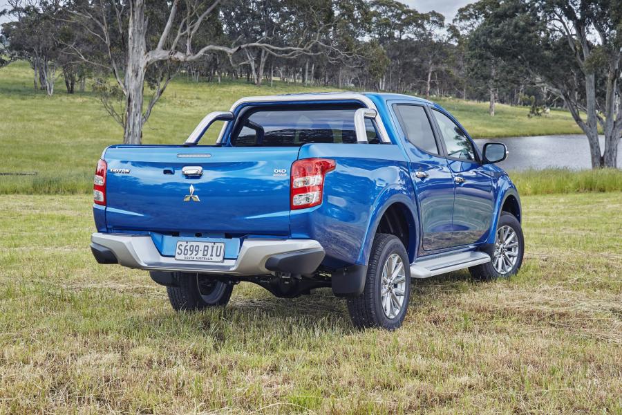  Mitsubishi Triton GLS Double Cab 2015 года  (AU) (фото 11 из 27)